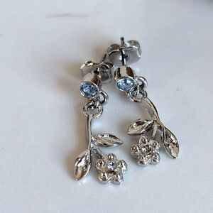 Vintage Avon Silver Floral Dangle Earrings Petite Flower Drop NIB Read